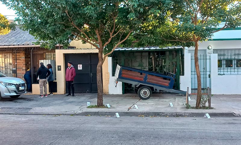 Barrio Tablada: feroz balacera contra el frente de una casa y un auto