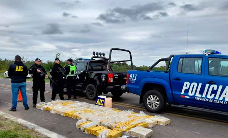 Reconquista: abandonaron una camioneta chocada con 400 panes de marihuana