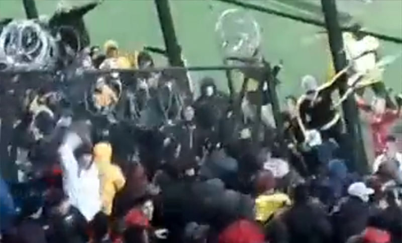 Se registraron incidentes entre las hinchadas de Colón y Peñarol en la Libertadores