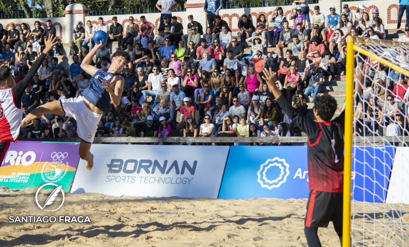 Cuatro triunfos para Argentina en el debut del beach handball en Rosario 2022