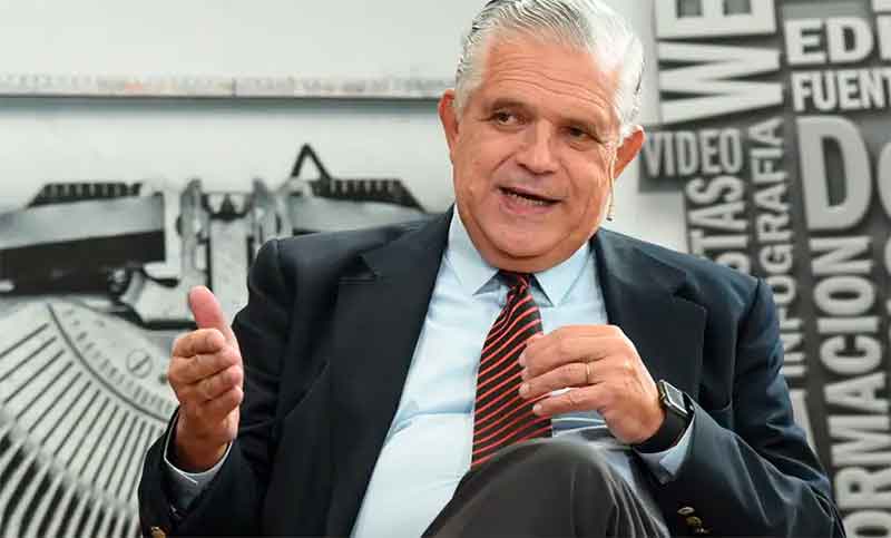 «Hay que dejarse de jorobar emitiendo billetes de 5 o 2 dólares, hay que emitir de 100»