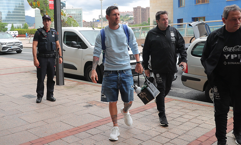 Con Messi a la cabeza, Argentina comienza a entrenar en Bilbao