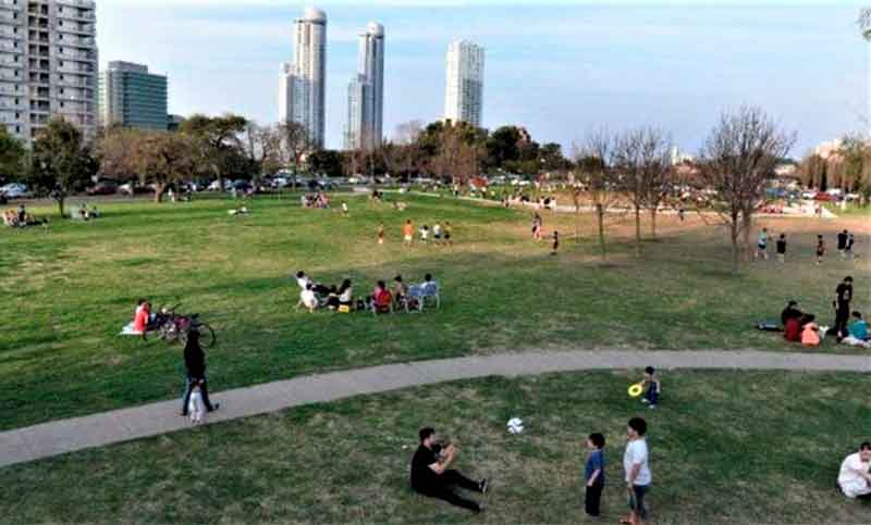 Scalabrini Ortíz: a punta de pistola asaltaron a familias que tomaban mate en el parque
