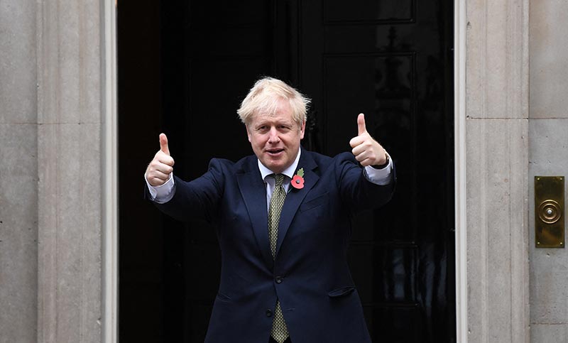 Tras superar moción de censura, Johnson busca relanzarse y reivindica su gestión