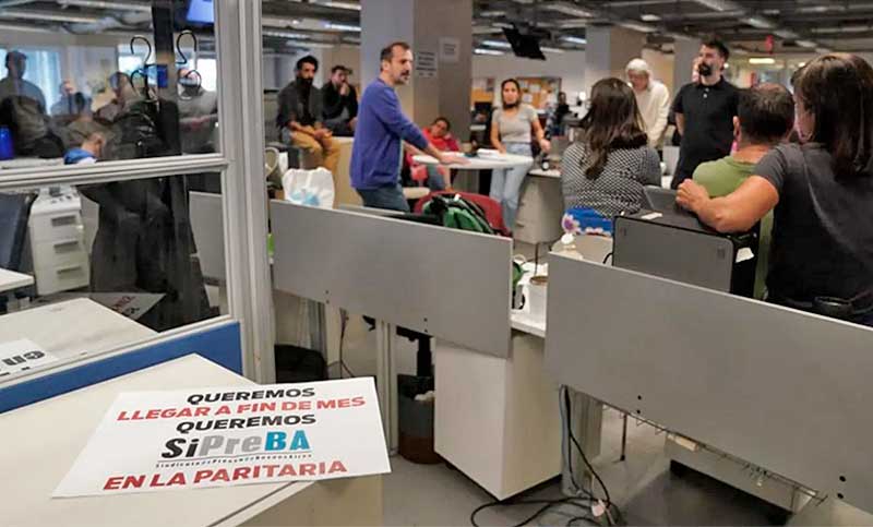Trabajadores de Clarín, Olé y AGEA realizaron un paro por emergencia salarial