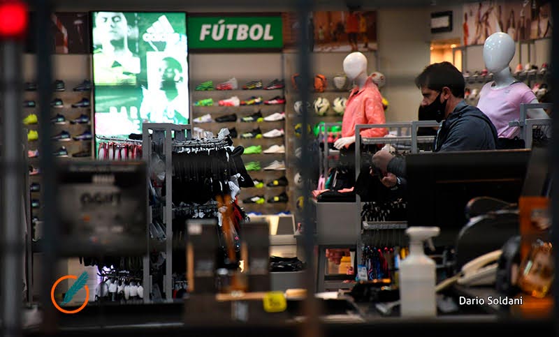 Por aumento de precios, las ventas de comercios minoristas cayeron en mayo  