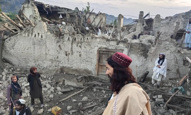 Un fuerte terremoto en Afganistán produjo al menos 1.000 muertos y más de 1.500 heridos