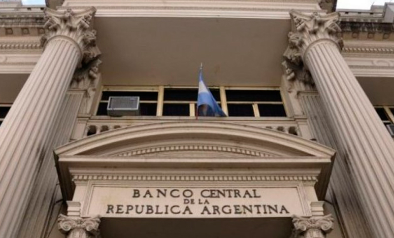El Banco Central aumentó a 53% la tasa de los plazos fijos