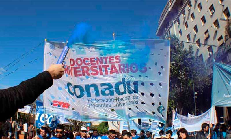 Segunda jornada de paro de docentes universitarios en reclamo de aumento salarial
