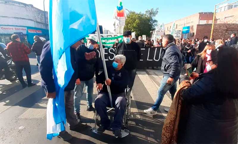 Atropellaron a un delegado de trabajadores municipales en medio de una protesta