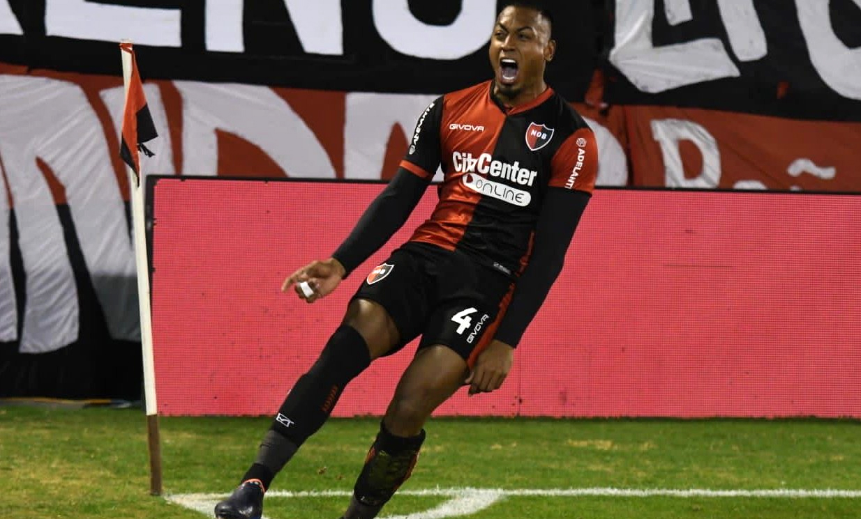 Con inteligencia y solidez defensiva, Newell’s ganó y es el único puntero
