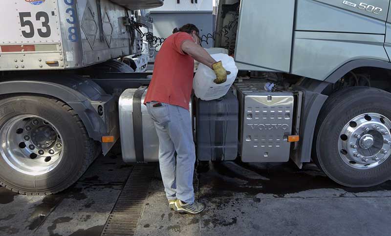 Empresarios y sindicalistas alertan sobre la posible «catástrofe» por el faltante del gasoil