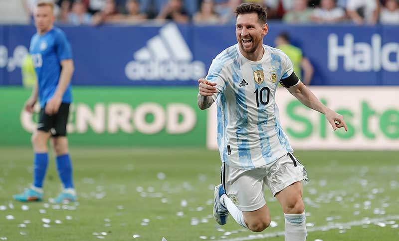 Con un Messi estelar, Argentina goleó a Estonia en Pamplona