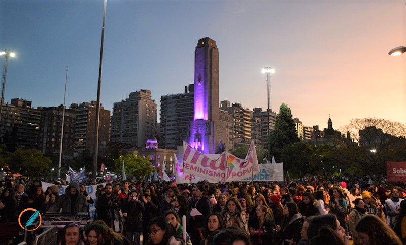 Miles de personas marcharon por la ciudad en reclamo de “Ni una Menos”