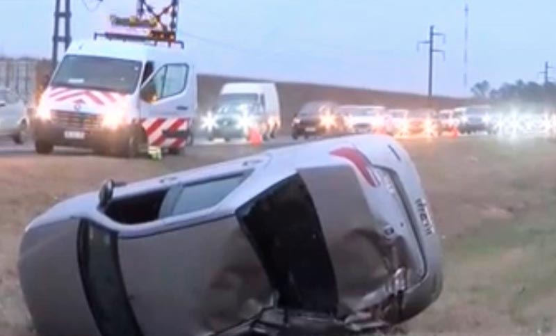 Autopista Rosario Córdoba: un auto volcó y una persona resultó herida