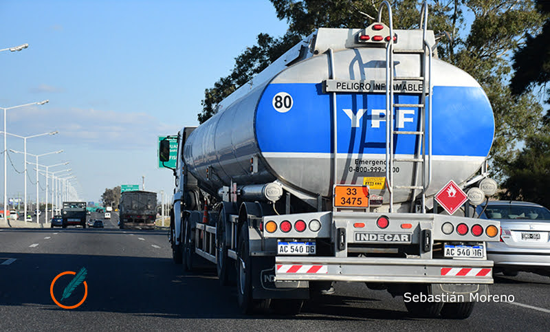 YPF importará 500.000 metros cúbicos de gasoil para abastecer demanda de combustible