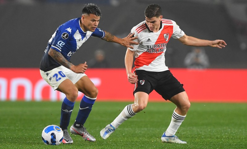 Vélez aguantó la diferencia a favor y dejó a River fuera de la Copa