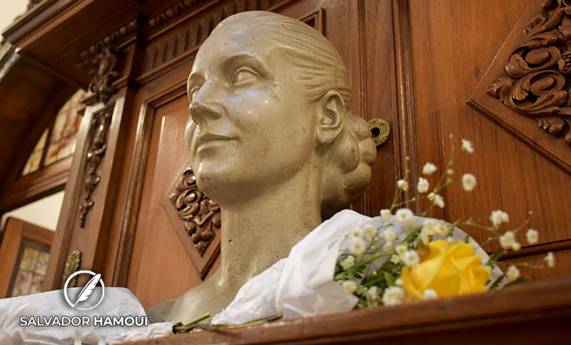 La historia del busto de Evita que estuvo escondido en el monte santiagueño y hoy está en el Concejo