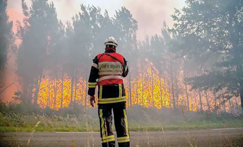 Enormes incendios forestales se expanden en España, Grecia y Francia