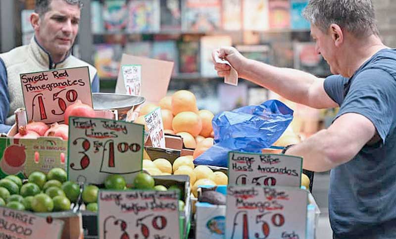 La inflación británica alcanza máximos de 40 años tras el alza del combustible y de los alimentos