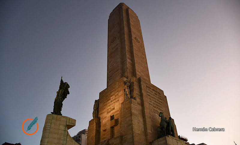 El enigma de los símbolos escondidos en el Monumento a la Bandera