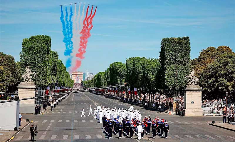 Con un gran desfile, Paris celebra la fiesta nacional francesa en pleno conflicto ruso-ucraniano