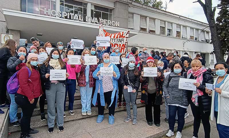 Movilizaron frente al Hospital Eva Perón para pedir por la reincorporación de 52 trabajadores