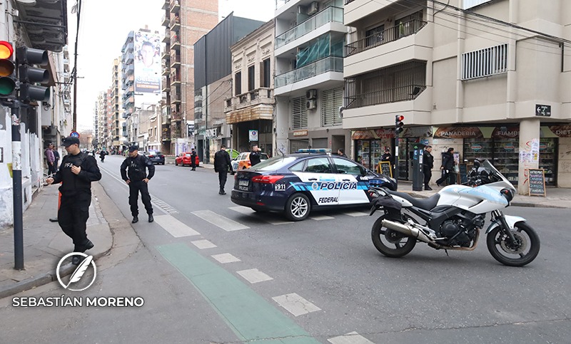 Un tiroteo en pleno microcentro dejó a un chico y una mujer heridos