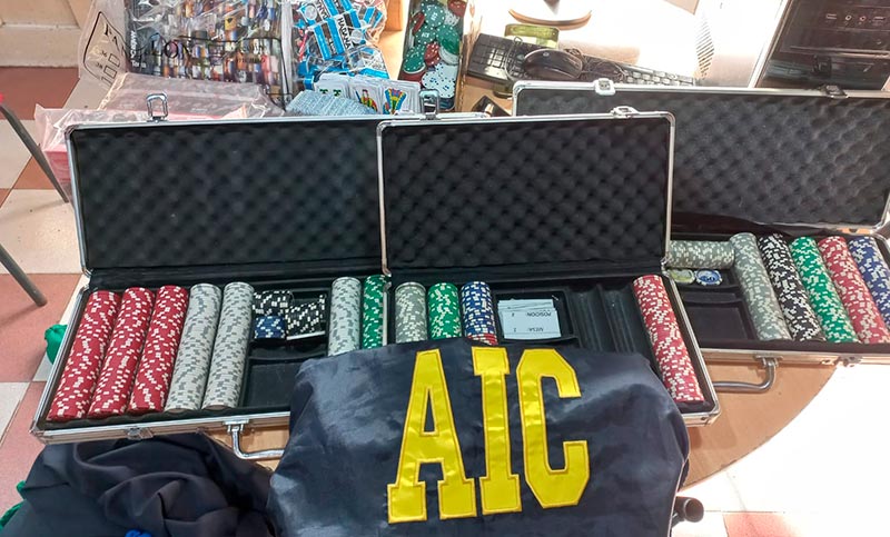 La Policía fue a un bar por un robo y descubrió un casino clandestino
