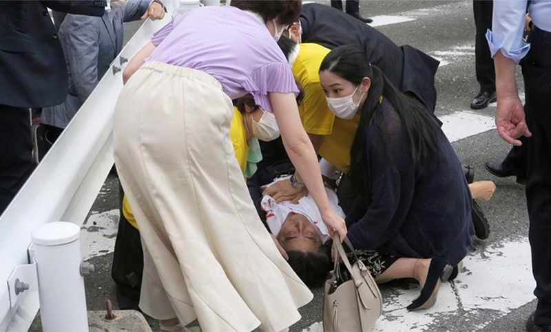 Asesinaron al ex primer ministro japonés Shinzo Abe durante un acto de campaña