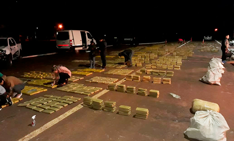 Secuestraron un furgón cargado con más de dos toneladas y media de marihuana