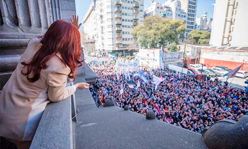 Gremios locales apoyan a Cristina Kirchner mientras convocan a marchar en la Plaza 25 de mayo