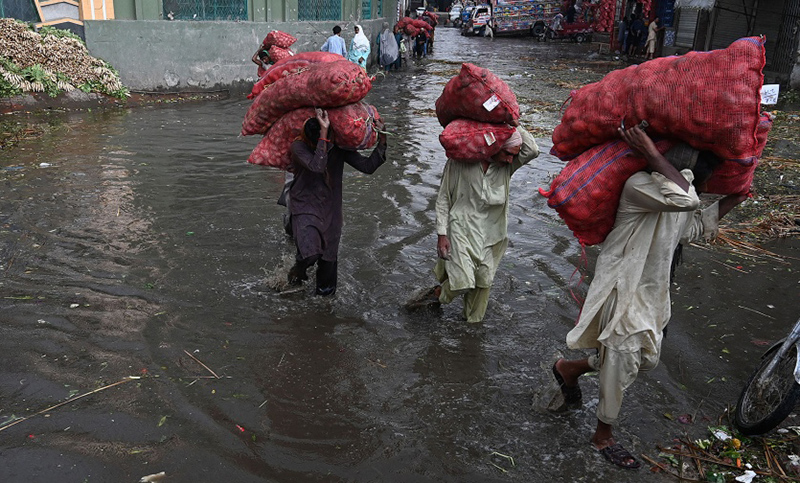 Las inundaciones en el sur de Pakistán dejaron más de 1.100 muertos