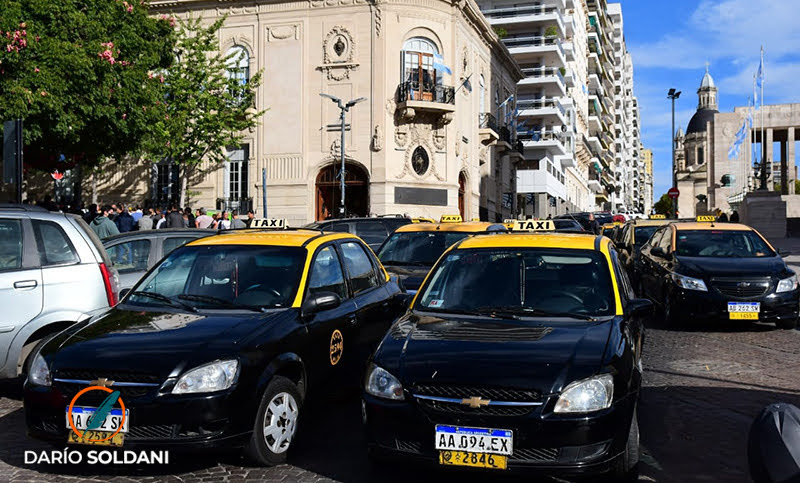 Cesca: “Hacer funcionar un taxi sale anualmente diez millones pero solo podemos cubrir seis”