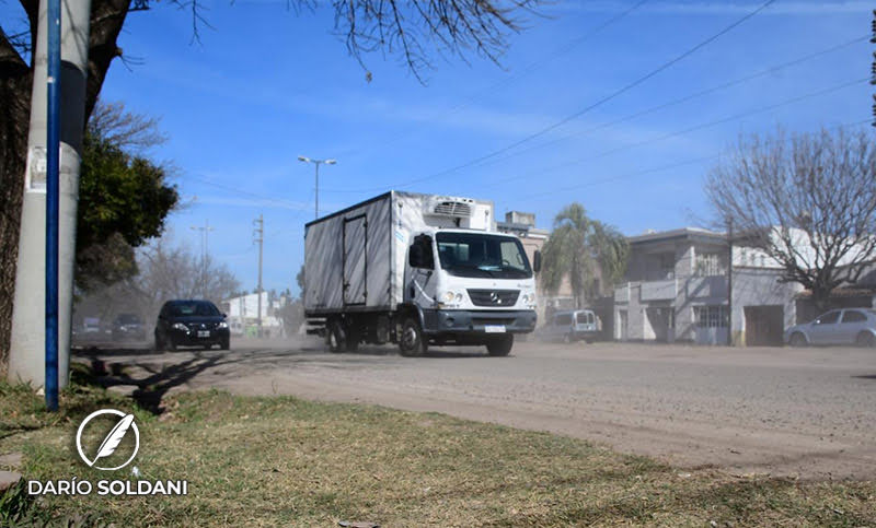 Vecinos frenan obras de bacheo y denuncian que «la solución termina siendo un problema»