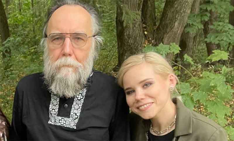 Confirman que la hija del filósofo ruso fue asesinada con un coche bomba