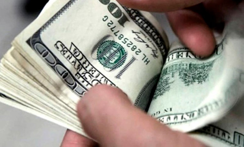 El dólar oficial cerró a $145,77 y en agosto subió 5,68%
