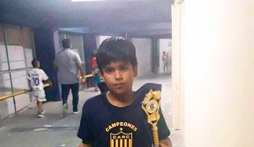 Hallaron un auto quemado y sospechan que fue usado en la balacera contra el futbolista de 13 años