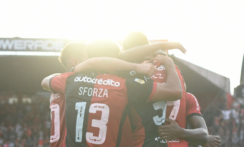 Newell’s recibe a Colón en busca de la recuperación en el torneo