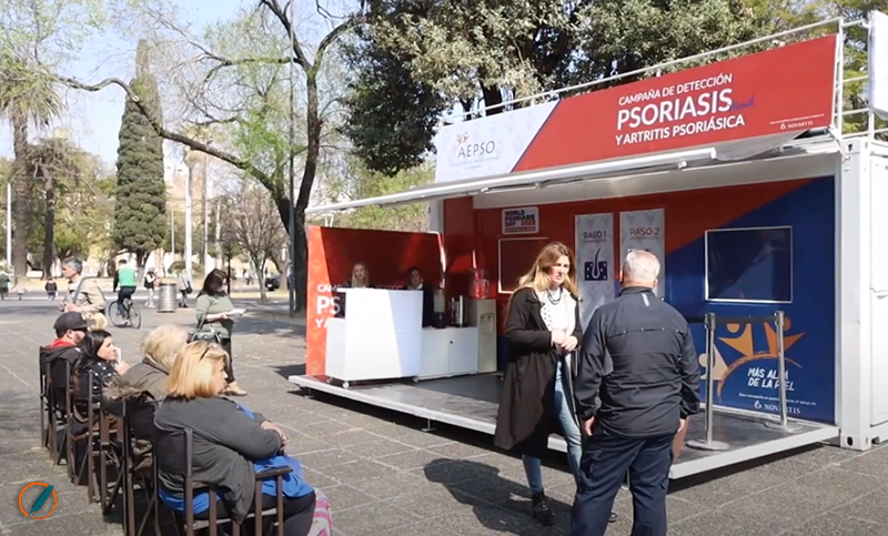 Un camión visita la ciudad para concientizar sobre la psoriasis
