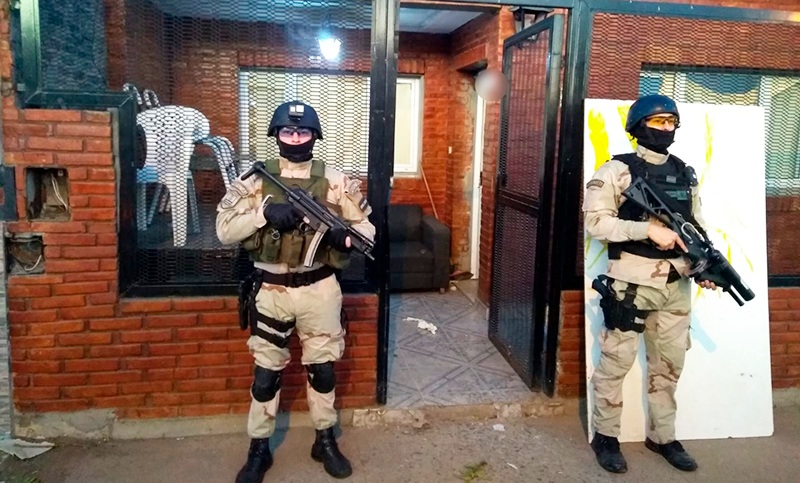 Múltiples allanamientos en Rosario: detuvieron a seis personas vinculadas al narcotráfico