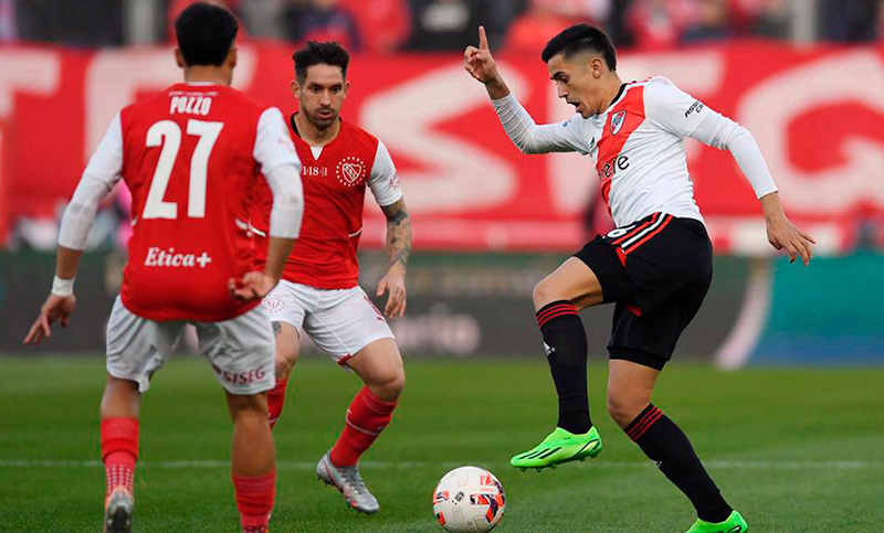 River venció sobre el final a Independiente en Avellaneda
