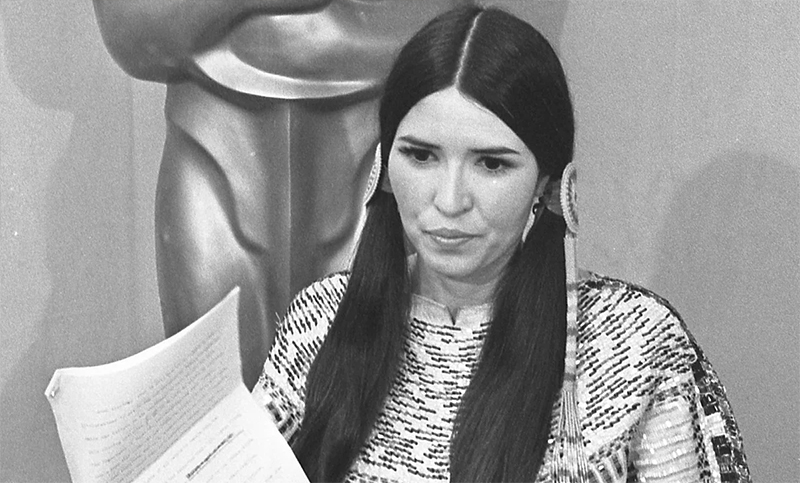 Hollywood le pidió disculpas a Littlefeather, quien leyó el discurso de rechazo de Marlon Brando