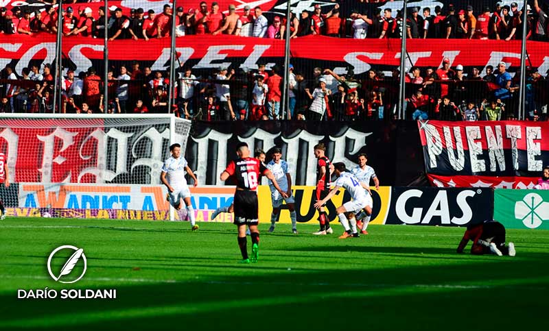 Condicionado por una expulsión tempranera, Newell’s cayó con Godoy Cruz en el Coloso