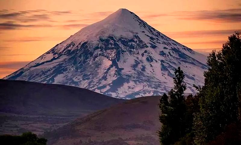 Declaran «sitio sagrado mapuche» al volcán Lanín y Pichetto dice que es una «imbecilidad propia del gobierno»
