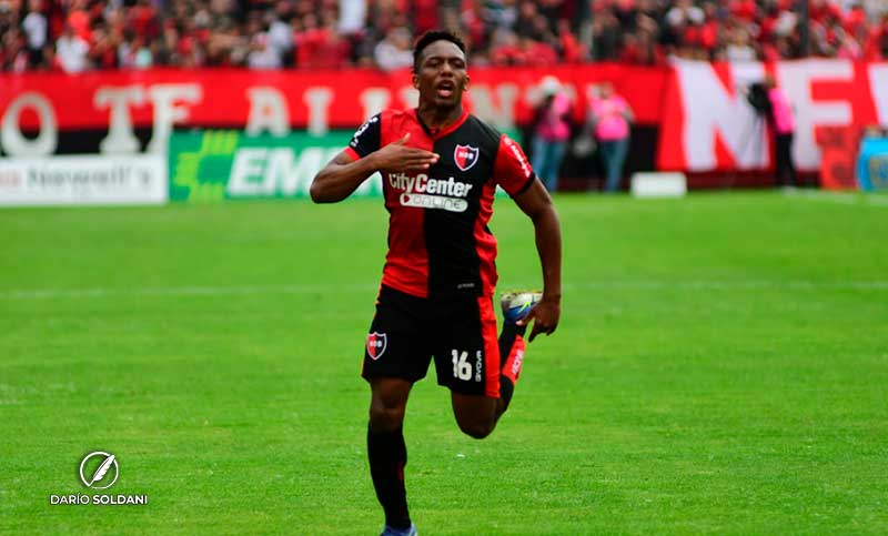 Reasco: «Entreno todos los días para jugar, después el que decide es el técnico»