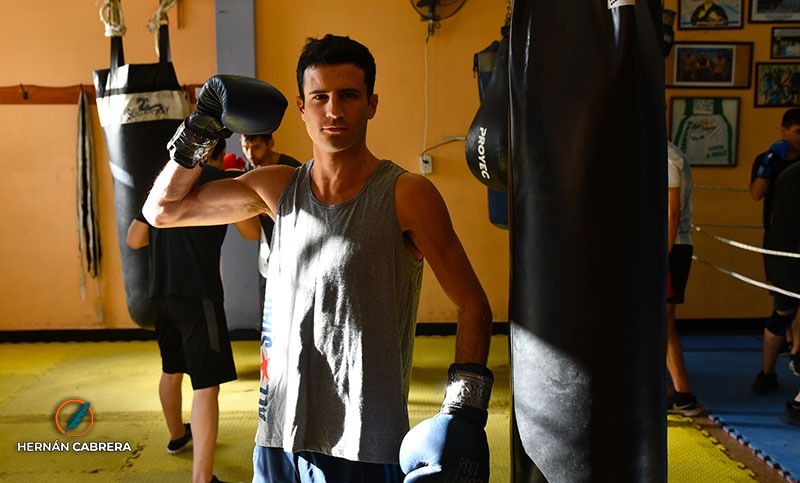 Nacido en la escuela de boxeo mercantil, Santiago Armando pelea este viernes en San Lorenzo