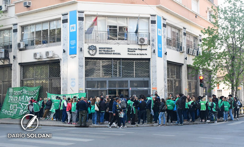 Gremios consideraron «insuficiente» y «extorsiva» la propuesta salarial de la Provincia