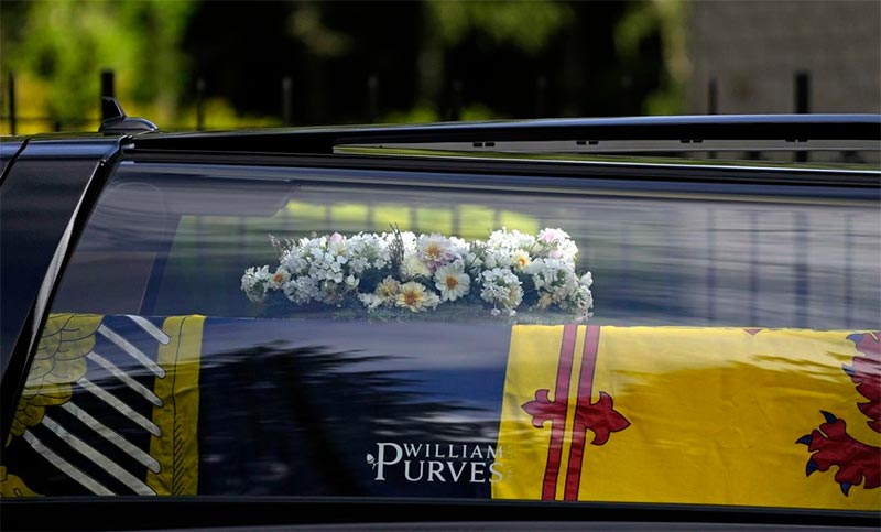 Inició el cortejo fúnebre de Isabel II, con destino a Edimburgo 