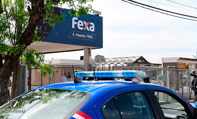 Tras una explosión, voló la tapa de un tanque e hirió a una persona